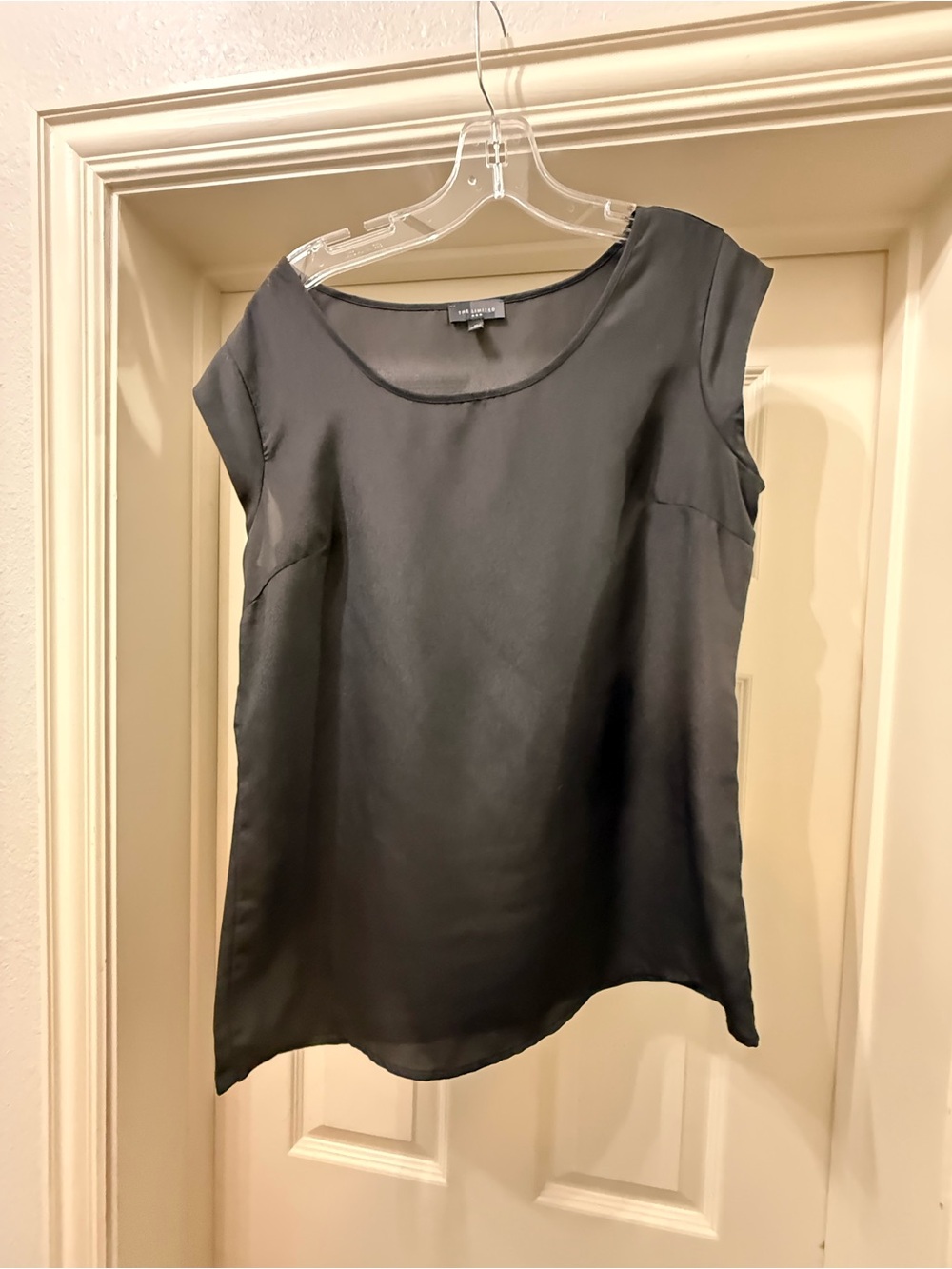 The Limited Black Cap Sleeve Shell Top